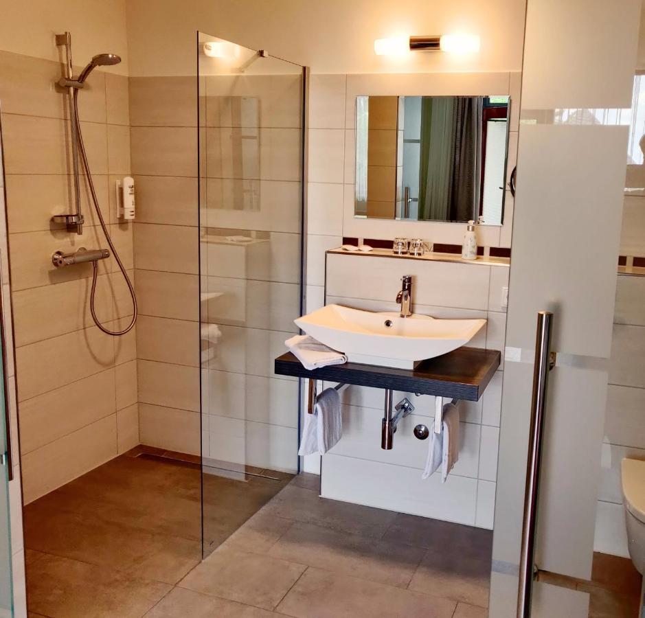 Hotel Neue Hoehe Klingenberg Eksteriør bilde