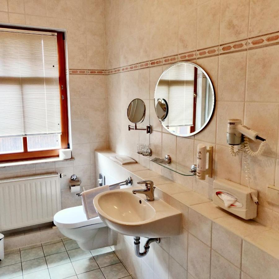 Hotel Neue Hoehe Klingenberg Eksteriør bilde