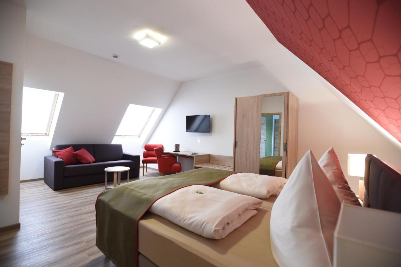 Hotel Neue Hoehe Klingenberg Eksteriør bilde