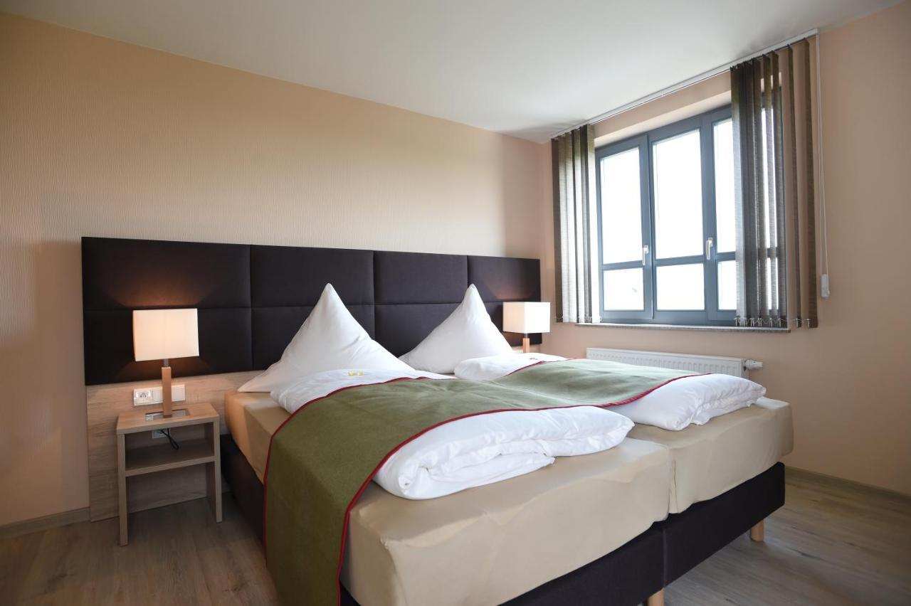 Hotel Neue Hoehe Klingenberg Eksteriør bilde