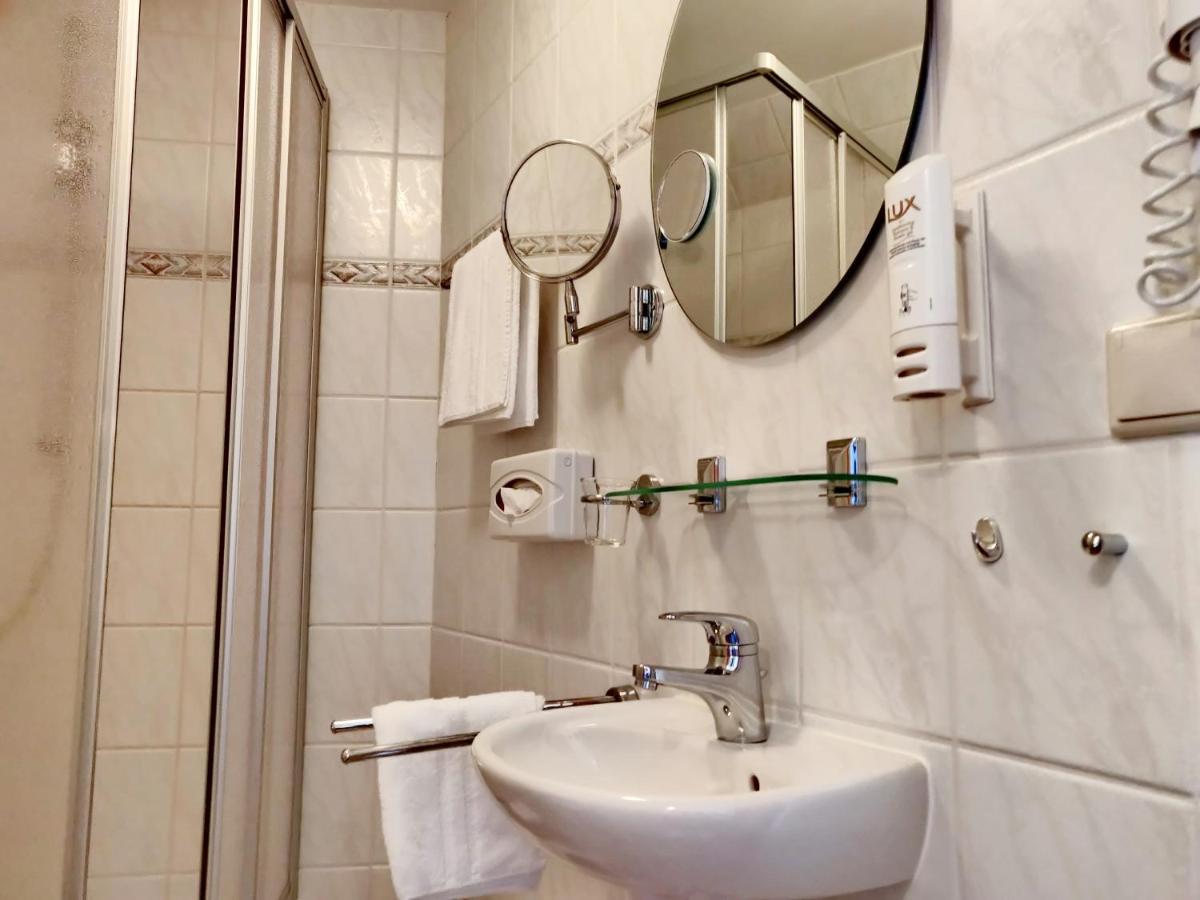 Hotel Neue Hoehe Klingenberg Eksteriør bilde