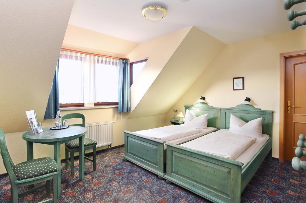 Hotel Neue Hoehe Klingenberg Eksteriør bilde