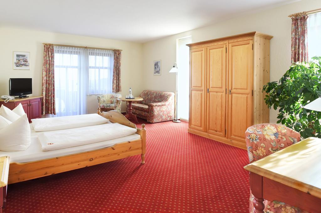 Hotel Neue Hoehe Klingenberg Eksteriør bilde